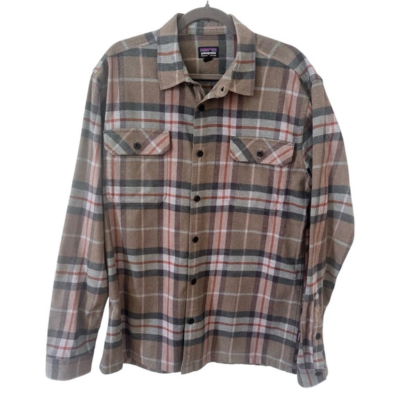 Patagonia Men's Organic Cotton Fjord Flannel Shirt in Sage Khaki Size Large - Picture 2 of 10